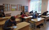 Учащиеся Вишневецкой средней школы выполняют задания олимпиады 2